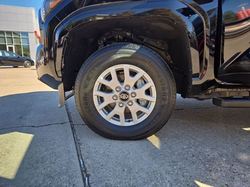 Certified 2025 Toyota Tacoma SR5 image 29