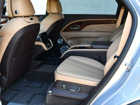 Used 2023 Bentley Bentayga Extended Wheelbase AWD/4WD image 49
