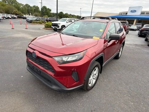 Used 2019 Toyota RAV4 LE w/ Carpet Mat Package AWD/4WD image 4