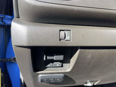 Certified 2025 Chevrolet Colorado Trail Boss w/ Midnight Edition image 18