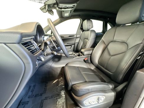 Used 2025 Porsche Macan AWD/4WD image 5