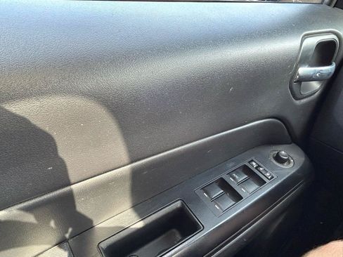 Used 2015 Jeep Patriot High Altitude FWD image 26