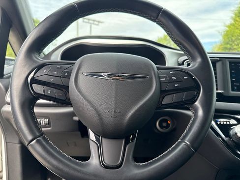 Used 2018 Chrysler Pacifica Touring Plus w/ S Appearance Package FWD image 7