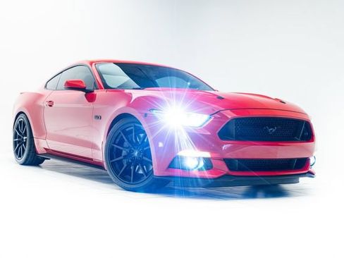 Used 2017 Ford Mustang GT RWD image 5