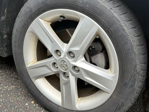 Used 2014 Toyota Camry SE FWD image 4