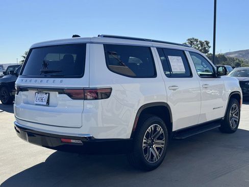 Used 2025 Jeep Wagoneer 4WD image 5