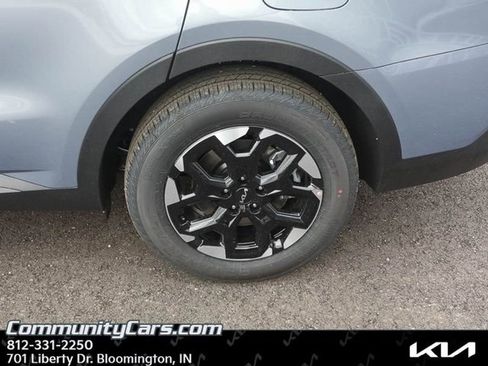 Certified 2025 Kia Sorento S w/ Panoramic Sunroof Package image 4