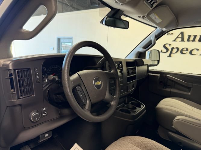 Used 2025 Chevrolet Express 3500 LT w/ LT Preferred Equipment Group RWD image 13