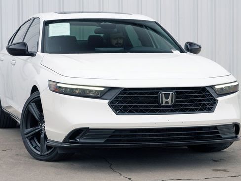 Used 2023 Honda Accord Sport image 2