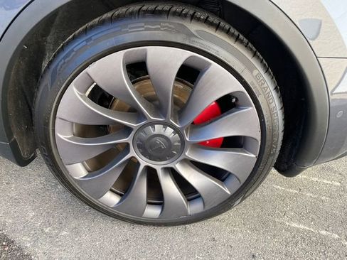 Used 2023 Tesla Model Y Performance image 17