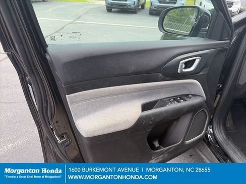 Used 2024 Jeep Compass Latitude AWD/4WD image 11