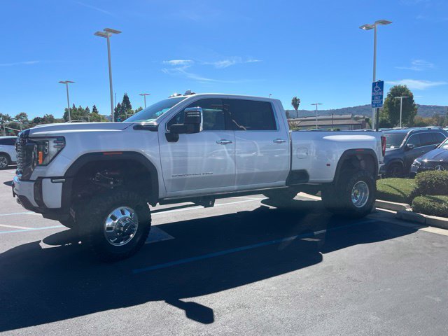 Used 2024 GMC Sierra 3500 Denali Ultimate AWD/4WD image 5