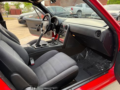 Used 1992 MAZDA MX-5 Miata RWD image 17
