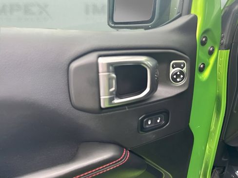 Used 2025 Jeep Wrangler Unlimited Rubicon AWD/4WD image 18