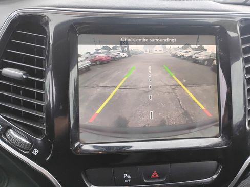 Used 2019 Jeep Cherokee Limited AWD/4WD image 19