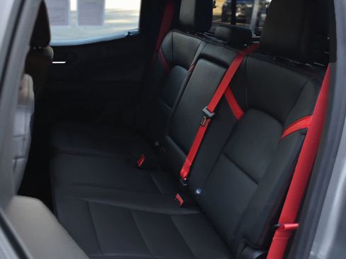 Used 2024 Chevrolet Colorado Z71 w/ Z71 Convenience Package 2 image 12