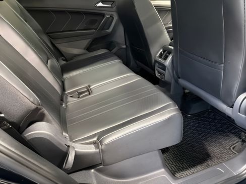 Used 2022 Volkswagen Tiguan SE w/ Panoramic Sunroof Package FWD image 32