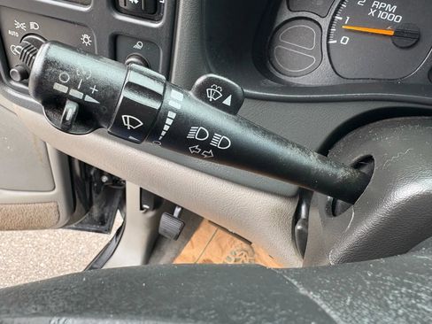 Used 2005 Chevrolet Avalanche Z71 w/ Preferred Equipment Group image 31