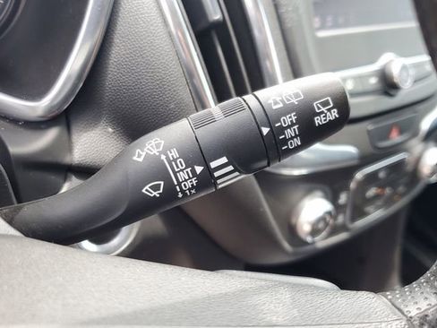 Used 2020 Chevrolet Equinox LT FWD image 29