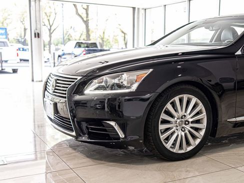 Used 2017 Lexus LS 460 AWD w/ Comfort Package image 4