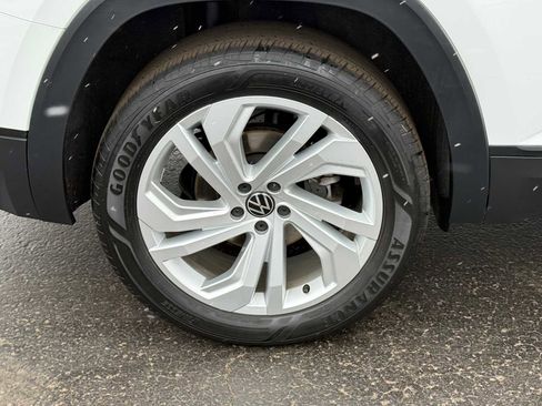 Used 2023 Volkswagen Atlas SE w/ Panoramic Sunroof Package image 8