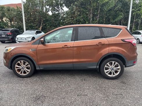 Used 2017 Ford Escape SE image 4