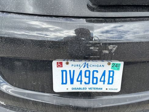 Used 2018 Chevrolet Equinox Premier image 3