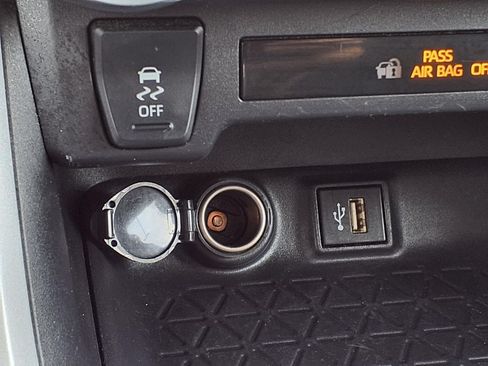 Used 2025 Toyota RAV4 XLE AWD/4WD image 16