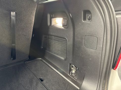 Used 2021 Ford Explorer XLT w/ Equipment Group 202A AWD/4WD image 46