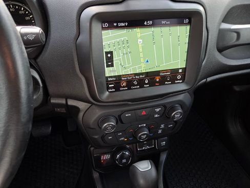 Certified 2022 Jeep Renegade Latitude w/ Convenience Group AWD/4WD image 22