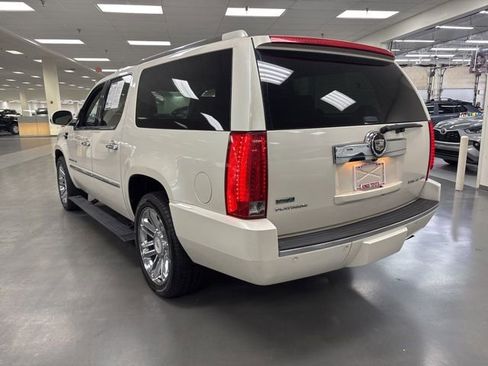 Used 2011 Cadillac Escalade ESV Platinum AWD/4WD image 5