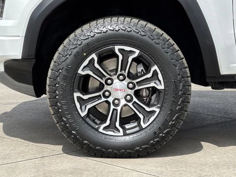 Certified 2023 GMC Canyon AT4 w/ AT4 Premium Package AWD/4WD image 26