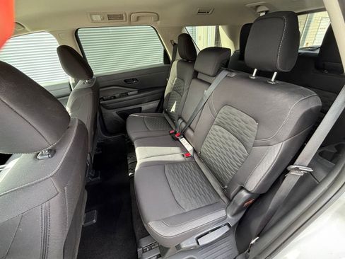 Used 2025 Nissan Pathfinder SV image 40