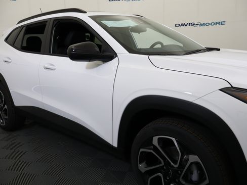 New 2026 Chevrolet Trax RS w/ Sunroof Package FWD image 4