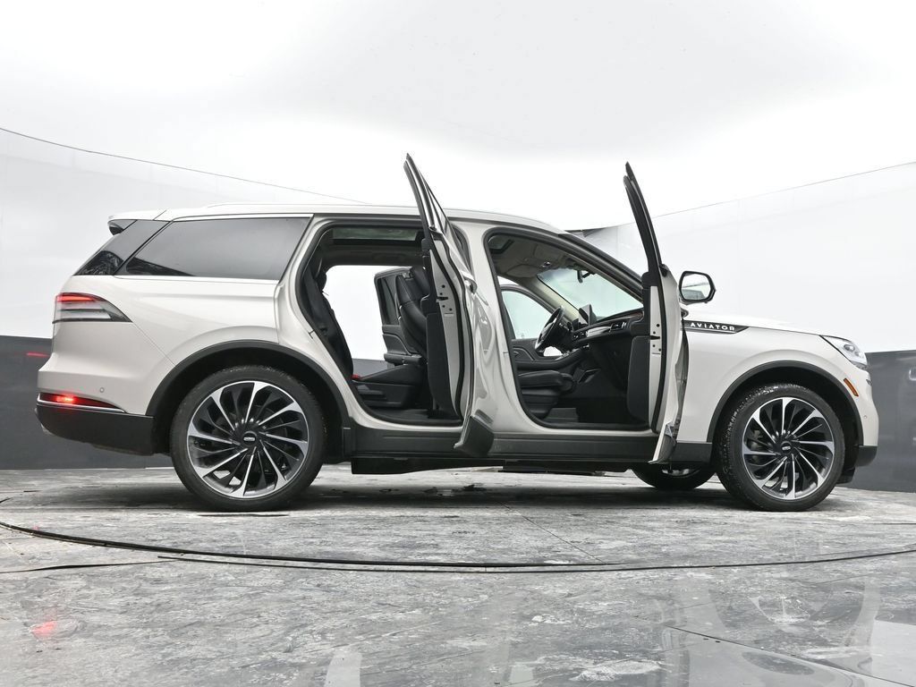 Used 2024 Lincoln Aviator Reserve w/ Equipment Group 201A AWD/4WD image 76