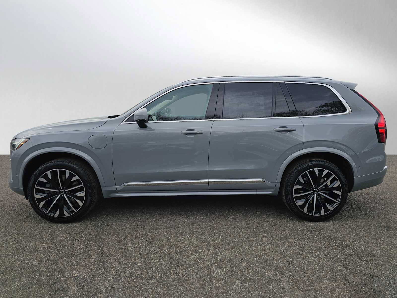 New 2026 Volvo XC90 T8 Plus w/ Protection Package AWD/4WD image 6