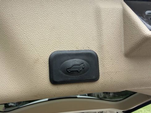 Used 2008 Saturn Outlook XR w/ Premium Trim Package FWD image 12