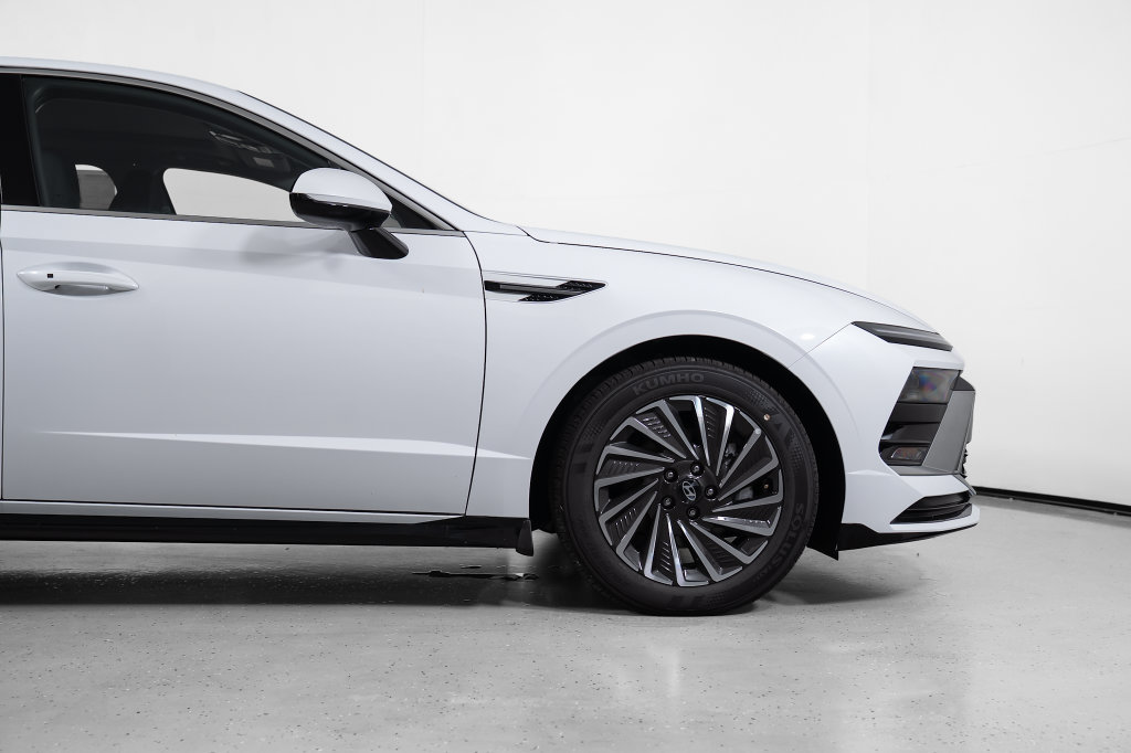 New 2026 Hyundai Sonata SEL FWD image 4