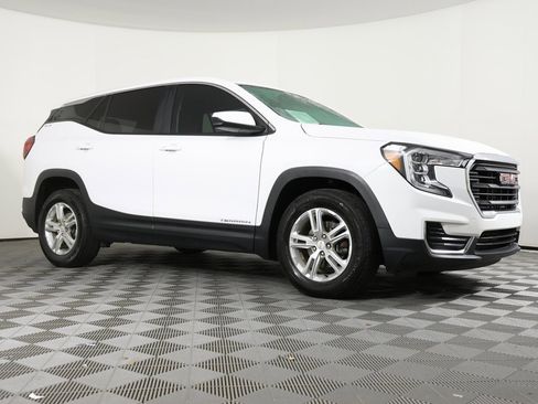 Used 2023 GMC Terrain SLE image 3