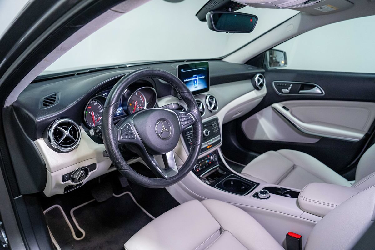 Used 2020 Mercedes-Benz GLA 250 4MATIC w/ Premium Package image 14