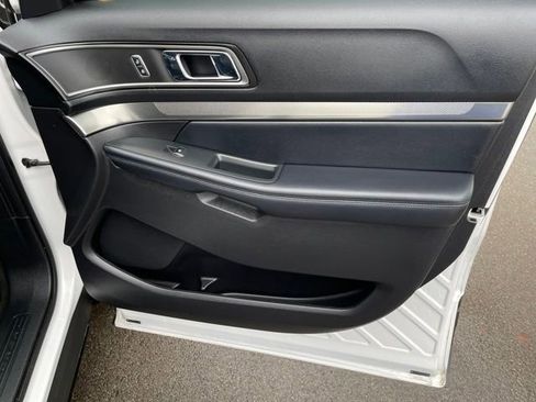 Used 2018 Ford Explorer XLT w/ Equipment Group 202A image 39