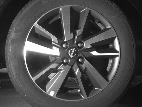 Used 2025 Nissan Versa SV image 15