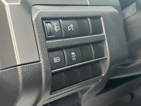 Used 2024 Toyota Tacoma SR5 AWD/4WD image 18