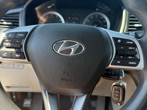 Used 2018 Hyundai Sonata SE FWD image 2