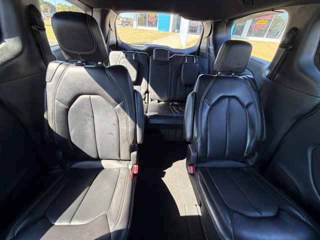 Used 2025 Chrysler Pacifica Select FWD image 37