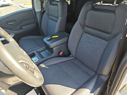 Used 2024 Nissan Frontier SV w/ SV Convenience Package image 16