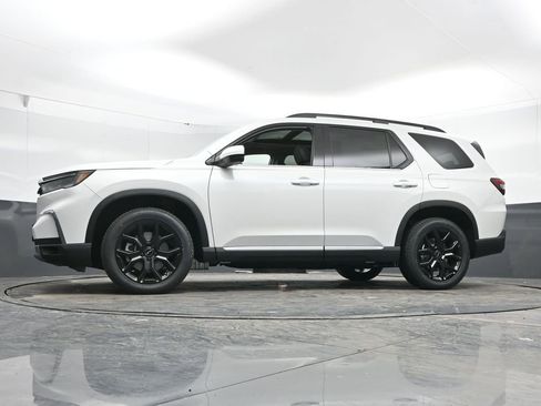 New 2025 Honda Pilot Touring image 43