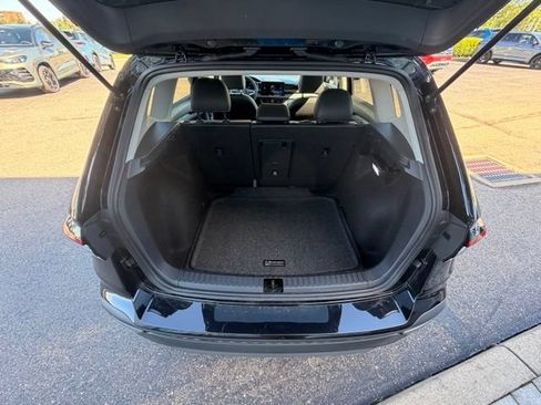 Certified 2025 Volkswagen Taos SE FWD image 15