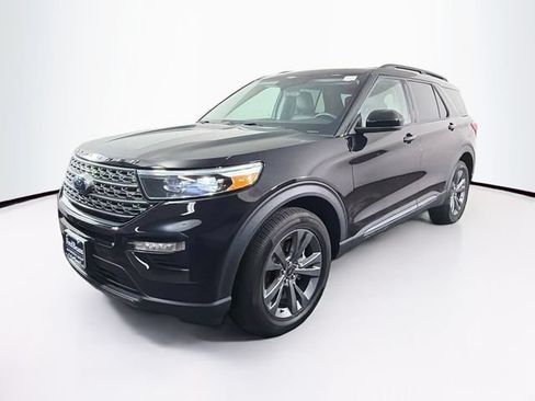 Used 2023 Ford Explorer XLT w/ Equipment Group 202A AWD/4WD image 3