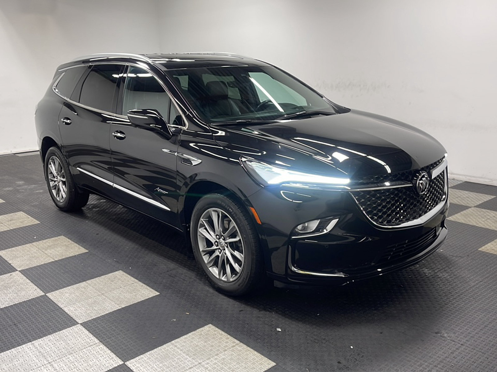 Used 2024 Buick Enclave Avenir AWD/4WD image 24